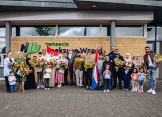Welkom voor 20 nieuwe Nederlanders tijdens naturalisatieceremonie in de Hoeksche Waard