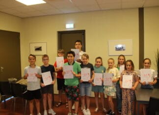 Eerste schaakdiploma’s voor jeugd SV Hoeksche Waard