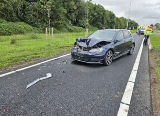 Kop-staartbotsing op N217 bij Maasdam