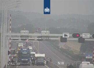 Update: Haringvlietbrug tijdelijk dicht na aanrijding slagboom