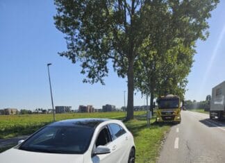 Bestuurder met lekke band op N217 bij Oud-Beijerland blijkt onder invloed