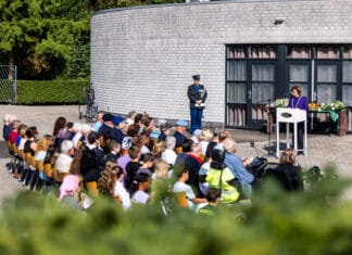 Indrukwekkende herdenking bij Indië-monument: samen stilstaan en verhalen doorgeven