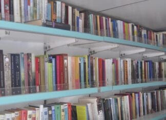 Boekenmarkt in Maasdams Ontmoetingscentrum