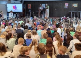 Feestelijke opening Kinderboekenweek op de Bouwsteen