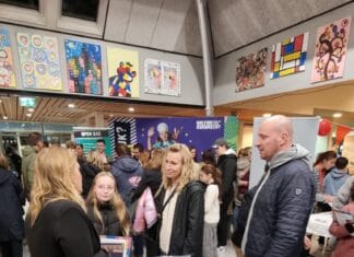 Drukbezochte scholenmarkt in ‘s-Gravendeel