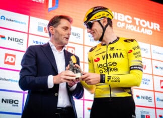 Waarderingsgeschenk gemeente Hoeksche Waard voor Olav Kooij