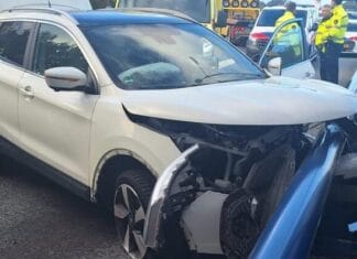 Auto knalt op vangrail bij Kiltunnel – opmerkelijke vondst in auto