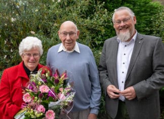 Echtpaar Hoogvliet-van de Merwe uit Heinenoord viert diamanten huwelijk