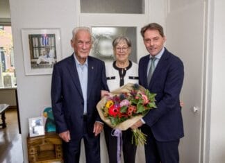 Echtpaar Saarloos-Luijendijk uit Oud-Beijerland viert 60 jarig huwelijk