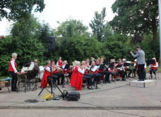 Fanfarekorps T.A.V.E.N.U. viert 35-jarig jubileum met feestelijk concert in Strijen
