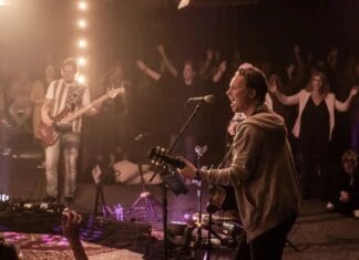 ‘Eerste Liefde deel 2’ – Een avond vol aanbidding met Julian Goedhart in Oud-Beijerland