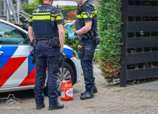Aanhouding na kleine brand in achtertuin aan Ferdinand Bolstraat, Oud-Beijerland