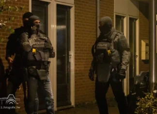 Specialistische politie-eenheden grijpen in bij incident aan Bestevaertplein Oud-Beijerland