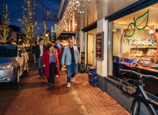 Burgemeester Marian Witte op dorpsbezoek in Numansdorp