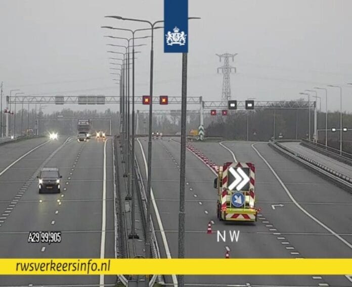 A29 en Haringvlietbrug eerder dan verwacht weer open na kettingbotsing