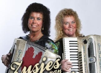 Kerstconcert Hoeksche Waards Accordeonorkest NLS onder leiding van Anny en Paula van Wanrooy in Numansdorp