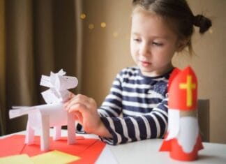 Sinterklaasverhaal en knutselpret in Bibliotheek Strijen