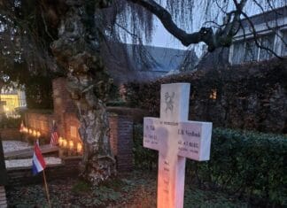 Lichtjes op oorlogsgraven in ‘s-Gravendeel keren terug