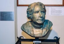 Ontwerp Arne Boon uit Bilthoven wint wedstrijd voor standbeeld Suze Groeneweg in Oud-Beijerland