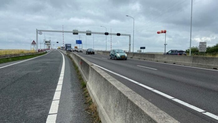 Haringvlietbrug in slechtere staat dan verwacht: kritieke lassen kunnen doorscheuren