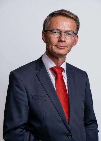 Oud-wethouder Hoeksche Waard Harry van Waveren aan de slag in Terneuzen