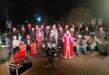 Vrijdagavondconcert zorgt voor volle kerstmarkt in Numansdorp