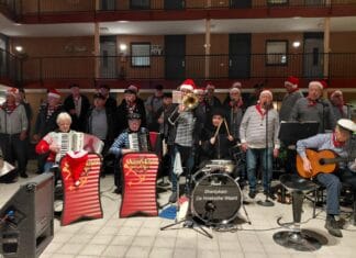 Laatste optreden van het jaar voor Shantykoor De Hoeksche Waard voor senioren