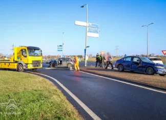 Twee auto’s zwaar beschadigd bij ongeval op N217 bij Mijnsheerenland