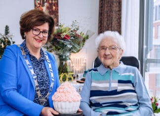 Mevrouw Klaartje van der Linden-de Wit ( Oudste inwoner van Hoeksche Waard) is 105 jaar geworden!