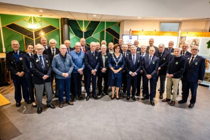 Nieuw-Guinea Herinneringskruis uitgereikt aan Hoeksche Waardse veteranen