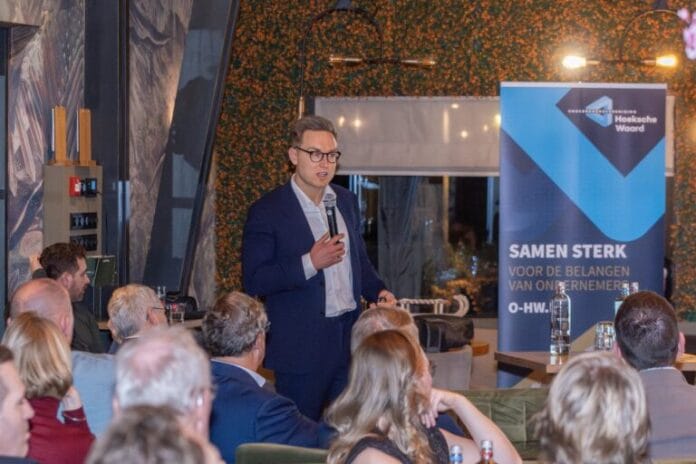 Inspirerende lezing van econoom Jona van Loenen bij Eindejaarsbijeenkomst OHW