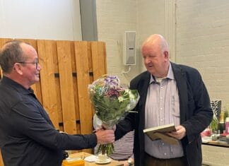 Jubileum voor trouwe leden bij Reisvereniging ’s-Gravendeel