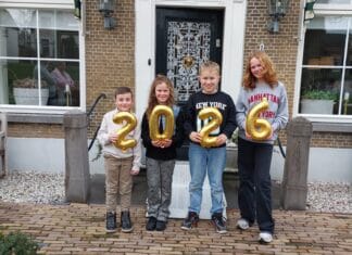 Kerstmarkt basisschool de Bron levert €2.026 op voor Hospice in Zuid-Beijerland