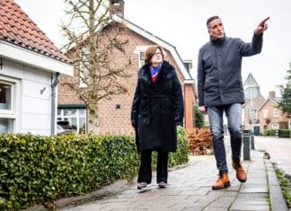 Burgemeester Marian Witte op dorpsbezoek in Maasdam