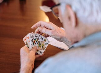 Seniorentrefpunt Heinenoord zoekt kaartspelers.