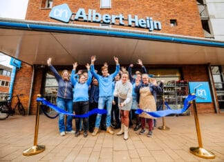 Gezellige drukte bij vernieuwde Albert Heijn Puttershoek