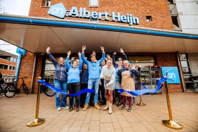 Gezellige drukte bij vernieuwde Albert Heijn Puttershoek