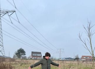 Leerlingen Actief College planten bomen en struiken in voedselbos Eetlust