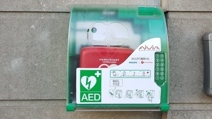 Er hangt een AED… weet jij wat je moet doen?