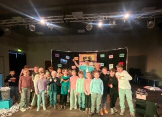 Kinderen doen enthousiast mee met Max Letterman