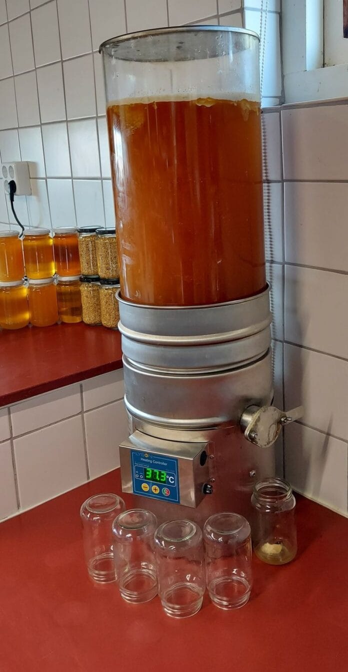 Echte honing met korting van de tap bij Imkerij TotalisNaturales op zaterdag 21 maart