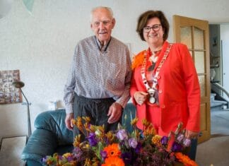 102-jarige Korstiaan van der Bijl uit Puttershoek nog volop actief