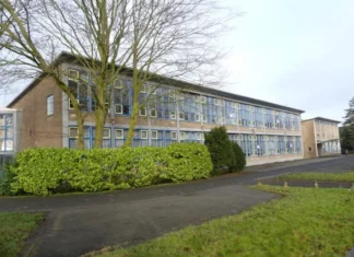 Aanbesteding voormalige Technische School Oud-Beijerland loopt vertraging op