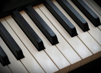 Vierhandig pianoconcert op gerestaureerde Steinway in Puttershoek