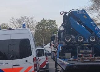 Dodelijk ongeval op Westdijk in Heinenoord: motorrijder (22) overleden