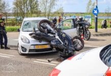 Motorrijder gewond bij aanrijding met auto op Spuidijk in Nieuw-Beijerland