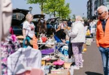 Kofferbakverkoop en ‘Tweede kans mode’ brengen extra gezelligheid rondom Koningsdag naar Oud-Beijerland