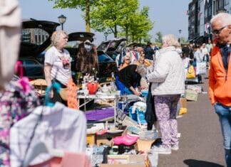 Kofferbakverkoop en ‘Tweede kans mode’ brengen extra gezelligheid rondom Koningsdag naar Oud-Beijerland