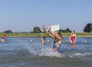 Populaire zwembaai Oude Tol getroffen door vervuild water en bacteriën: zwemmen deze zomer afgeraden