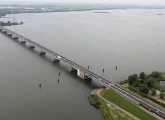 Haringvlietbrug A29 richting Rotterdam weer afgesloten: ‘het is weer zover’ door storing Slagbomen